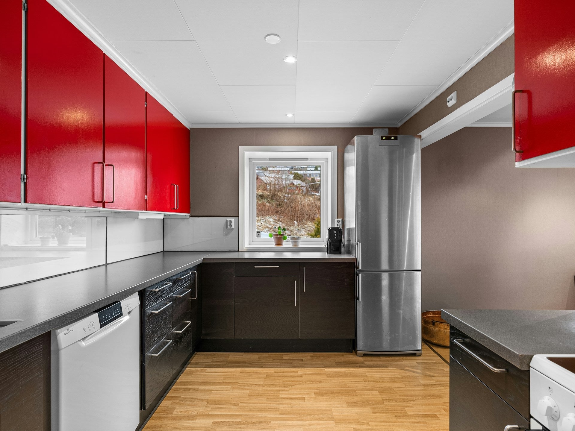 Counter Depth Refrigerator Vs. Shallow Depth Refrigerator | Fridge.com